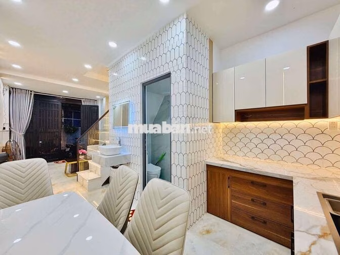 Nhà mới 100% full nội thất cao cấp dt 3x10m 1 lầu 2pn Quang Trung