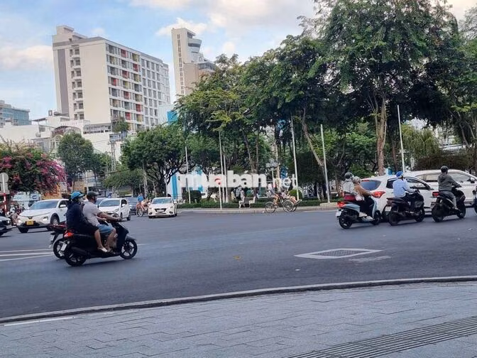 CHO THUÊ MẶT BẰNG TRUNG TÂM – LÊ THÁNH TÔN (NGAY NGÃ 7)