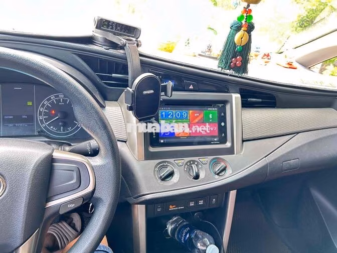 Toyota Innova 2.0E 2019 Số sàn Bạc 8 chỗ