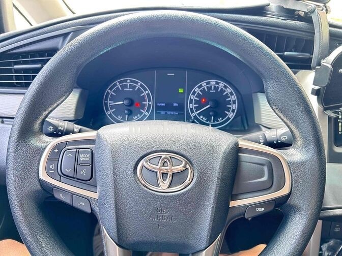 Toyota Innova 2.0E 2019 Số sàn Bạc 8 chỗ