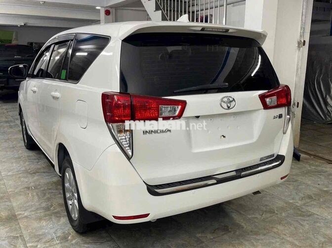 Toyota Innova 2.0 E Trắng Xe gia đình
