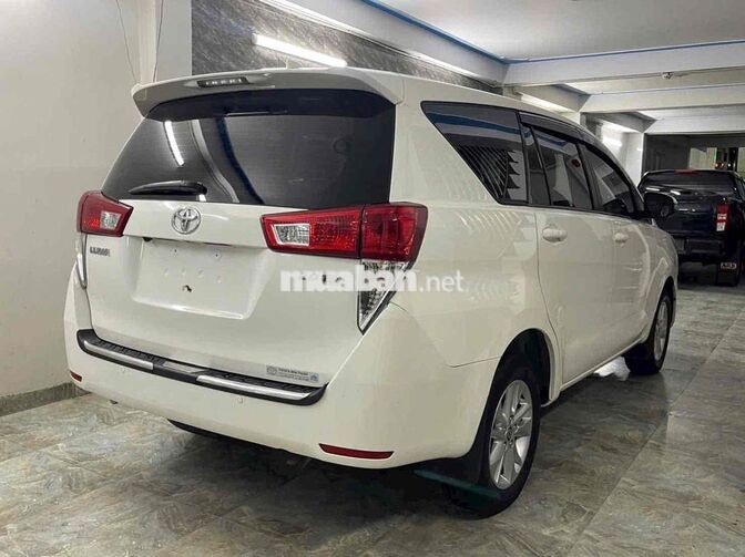 Toyota Innova 2.0 E Trắng Xe gia đình