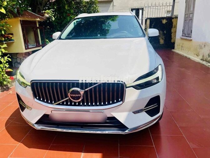 Volvo XC60 B6 Inscription 2022 Trắng Nội Thất Đen