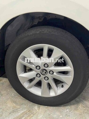 Toyota Innova 2.0 E Trắng Xe gia đình