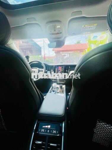 Volvo XC60 B6 Inscription 2022 Trắng Nội Thất Đen