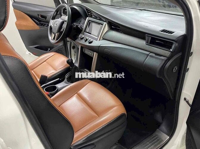 Toyota Innova 2.0 E Trắng Xe gia đình