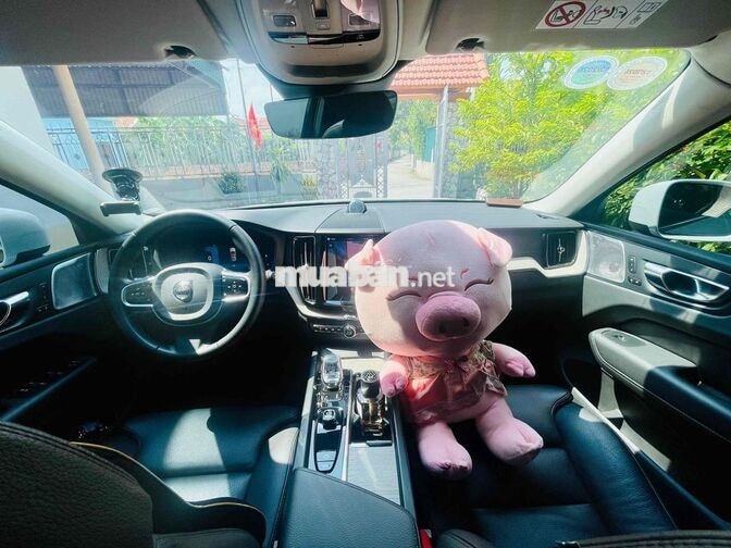 Volvo XC60 B6 Inscription 2022 Trắng Nội Thất Đen