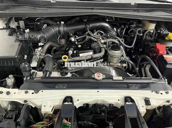 Toyota Innova 2.0 E Trắng Xe gia đình