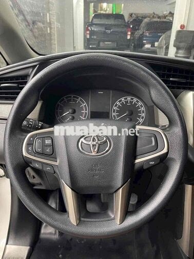 Toyota Innova 2.0 E Trắng Xe gia đình