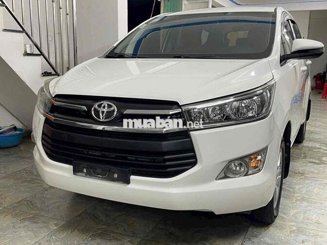 Toyota Innova 2.0 E Trắng Xe gia đình