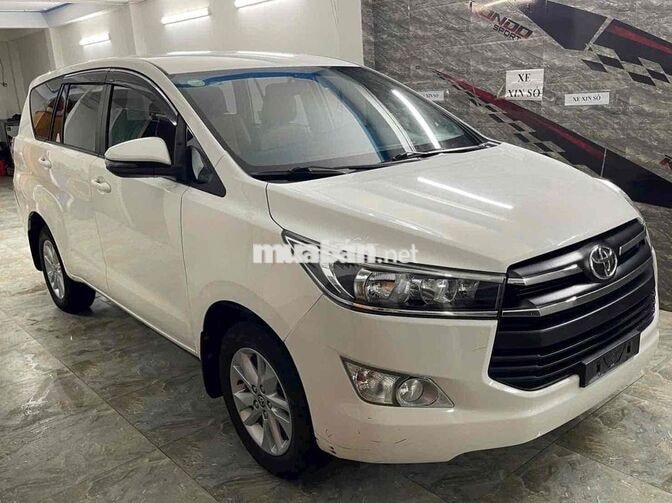 Toyota Innova 2.0 E Trắng Xe gia đình