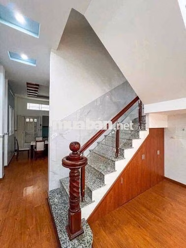 NHÀ ĐẸP 2 LẦU 3 PHÒNG FULL NỘI THẤT