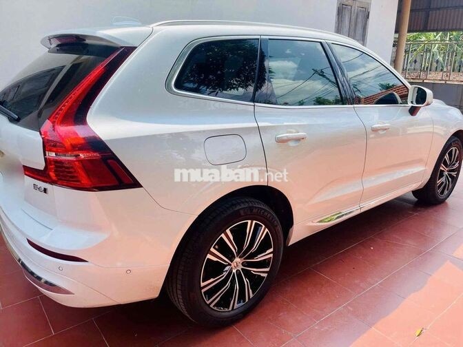 Volvo XC60 B6 Inscription 2022 Trắng Nội Thất Đen