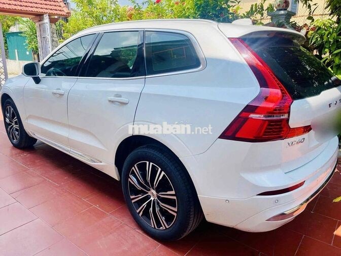 Volvo XC60 B6 Inscription 2022 Trắng Nội Thất Đen