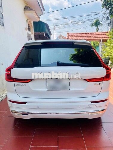 Volvo XC60 B6 Inscription 2022 Trắng Nội Thất Đen