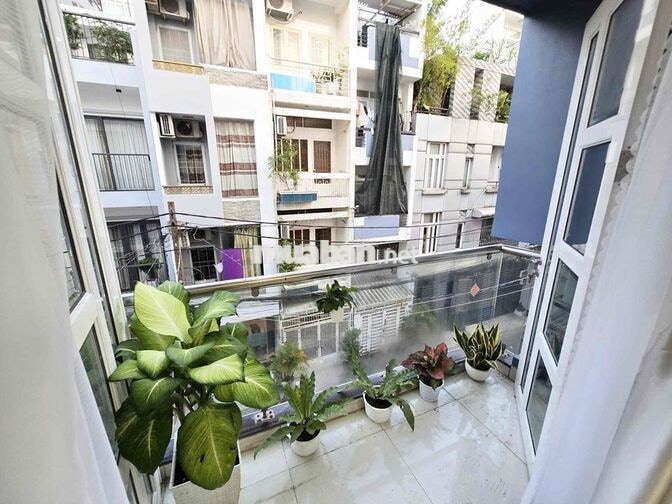 CĂN HỘ BAN CÔNG FULL NỘI THẤT GẦN UMP VẠN HẠNH MALL TRUNG TÂM Q10 Q1