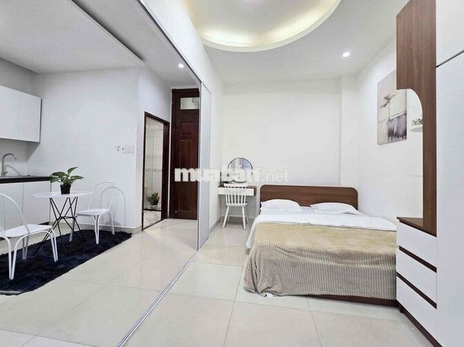 CĂN HỘ BAN CÔNG FULL NỘI THẤT GẦN UMP VẠN HẠNH MALL TRUNG TÂM Q10 Q1