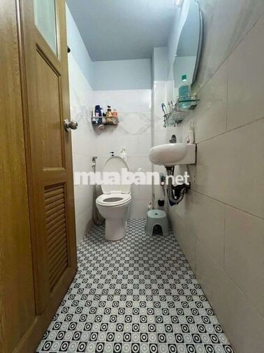 Q10- nhà bán - hẻm xe hơi - 2 tầng - giá chỉ 4 tỷ nhỉnh xíu