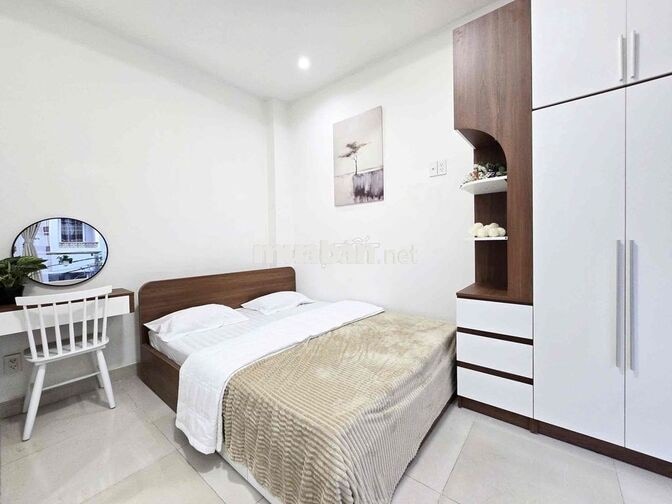 CĂN HỘ BAN CÔNG FULL NỘI THẤT GẦN UMP VẠN HẠNH MALL TRUNG TÂM Q10 Q1