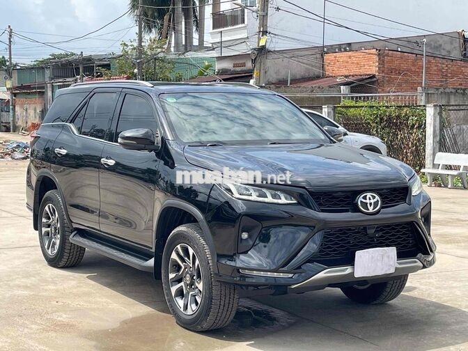 Toyota Fortuner Legender 2021 Đen 7 chỗ
