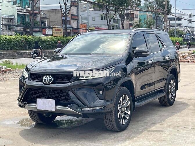 Toyota Fortuner Legender 2021 Đen 7 chỗ