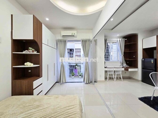 CĂN HỘ BAN CÔNG FULL NỘI THẤT GẦN UMP VẠN HẠNH MALL TRUNG TÂM Q10 Q1