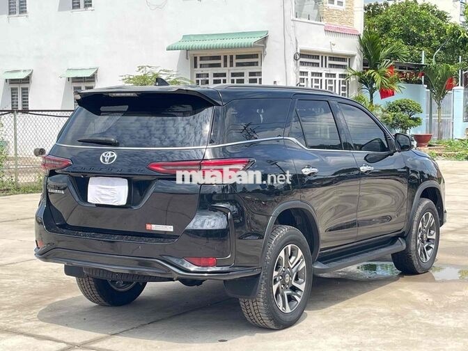 Toyota Fortuner Legender 2021 Đen 7 chỗ