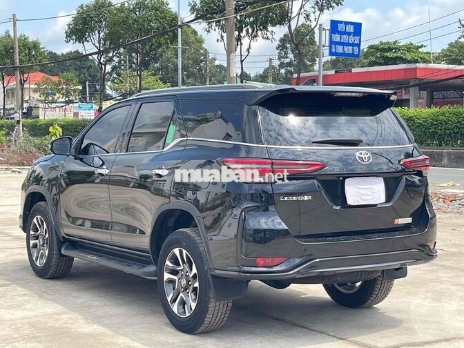 Toyota Fortuner Legender 2021 Đen 7 chỗ