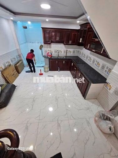 nhà mặt tiền đường đông đúc thuận tiện kinh doan buon ban 4pn 3maylanh
