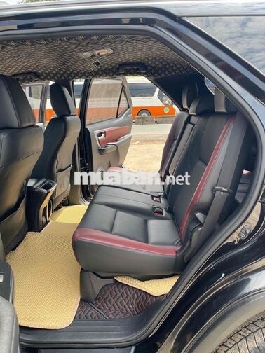 Toyota Fortuner Legender 2021 Đen 7 chỗ