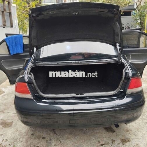 Mazda 626 Sedan 4 chỗ màu Đen
