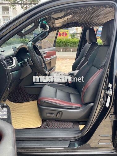 Toyota Fortuner Legender 2021 Đen 7 chỗ