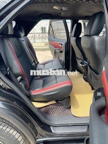 Toyota Fortuner Legender 2021 Đen 7 chỗ