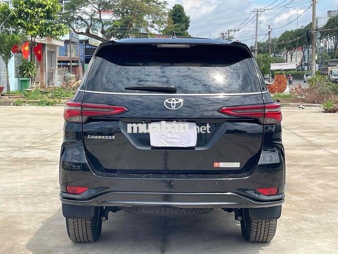 Toyota Fortuner Legender 2021 Đen 7 chỗ