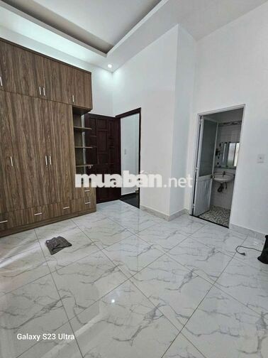 nhà mặt tiền đường đông đúc thuận tiện kinh doan buon ban 4pn 3maylanh