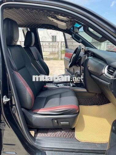 Toyota Fortuner Legender 2021 Đen 7 chỗ