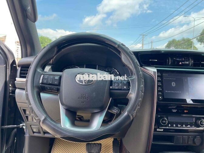 Toyota Fortuner Legender 2021 Đen 7 chỗ