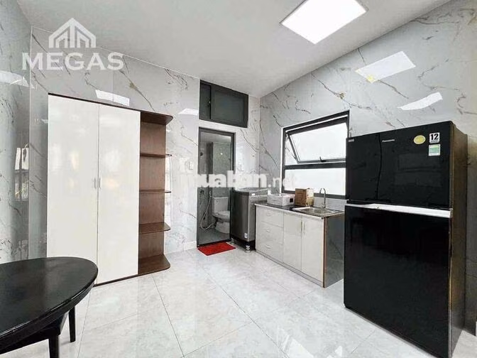 CHO THUÊ STUDIO CỬA SỔ TRỜI NGAY VÒNG XOAY DÂN CHỦ, QUẬN 3