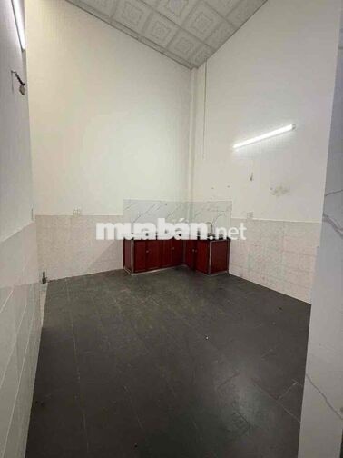 nhà 5x20m đúc lửng 2pn 2wc trệt trống suốt phù hợp làm may cắt