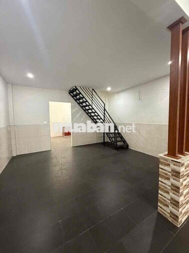 nhà 5x20m đúc lửng 2pn 2wc trệt trống suốt phù hợp làm may cắt