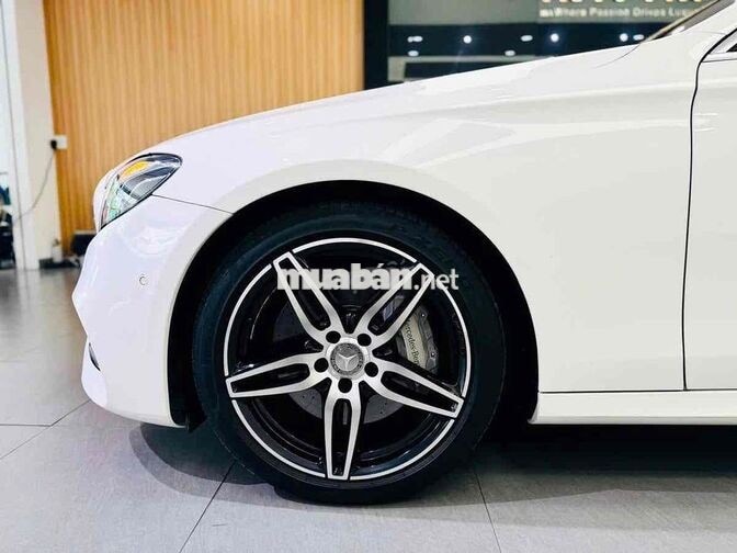 Mercedes E300 AMG W213 Model 2017 Trắng 1 chủ
