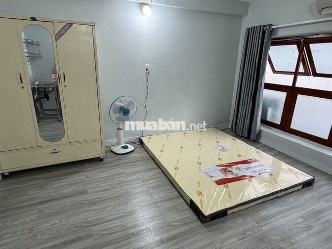 Phòng t.tâm Q1, gần công viên Lê Văn Tám, full nội thất, ngay lầu 1