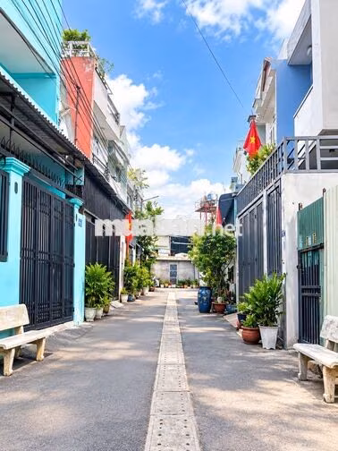 Hạ Giá 500Tr Bán Gấp Nhà 100m² Bình Chuẩn 17 Thuận An, Giá Chỉ 2.52 Tỷ