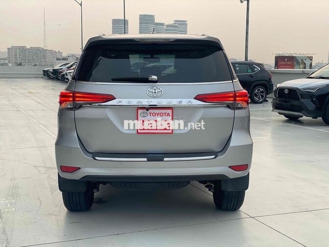 Toyota Fortuner 2.7AT 2016 Bạc 38000km