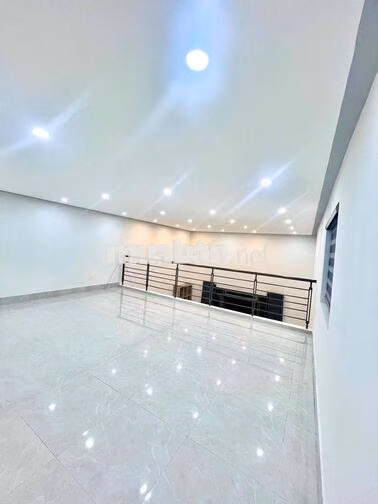 Nhà sát chợ và biển,kiệt Nguyễn Chánh,siêu to thoáng