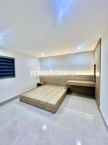 Nhà sát chợ và biển,kiệt Nguyễn Chánh,siêu to thoáng