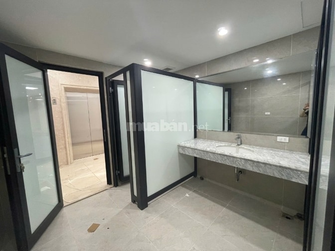 Cho thuê chân đế tòa văn phòng số 1 Lê Trọng Tấn, Hà Đông, Giá hời