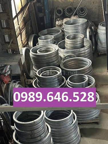 Vòng tròn mái kính tạo đường nét mềm mại cho công trình