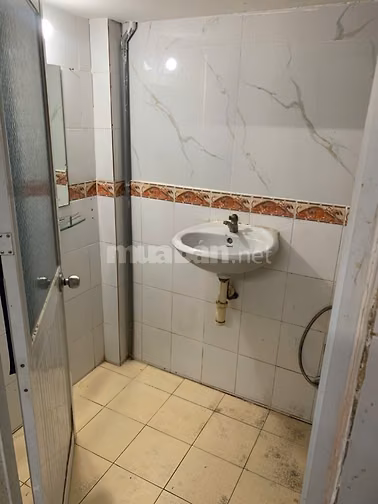 Nhà hẻm xe hơi Phan Huy Ích, 4.5mx13m, 1 lầu, 2 phòng ngủ, 1 phòng thờ