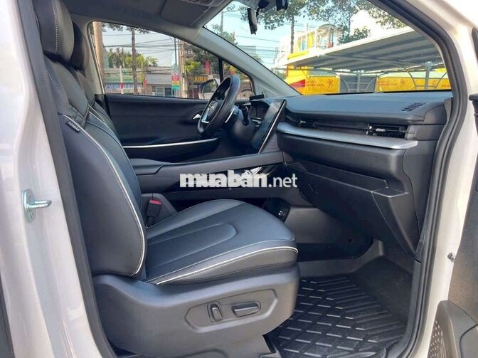 Hyundai Custin 1.5 Turbo Đặc Biệt 2024 Trắng 7 chỗ